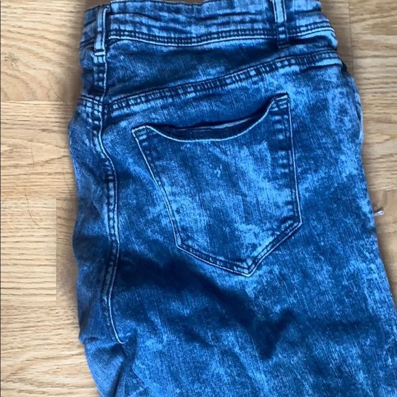 Acid washed ripped jeans from H&M - Picture 3 of 3